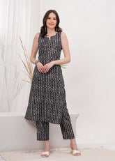 Chic Sleeveless Grey Block Print Kurta Paired with Coordinated Pants - Ideal for Casual Outings and Stylish Everyday Wear