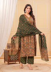 Green Cotton Suit Set with Dupatta – Crafted from 100% Pure Cotton for Breathable Comfort and Elegant Everyday Ethnic Style