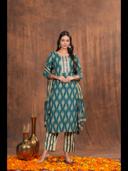 Embrace timeless elegance with our Green Embroidered Kurta Pant Dupatta Set, a perfect ensemble for festive occasions, weddings, and traditional gatherings