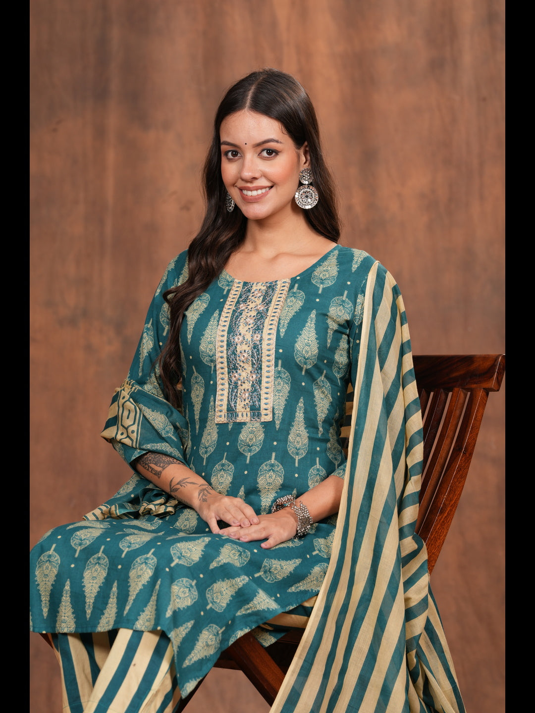 Embrace timeless elegance with our Green Embroidered Kurta Pant Dupatta Set, a perfect ensemble for festive occasions, weddings, and traditional gatherings