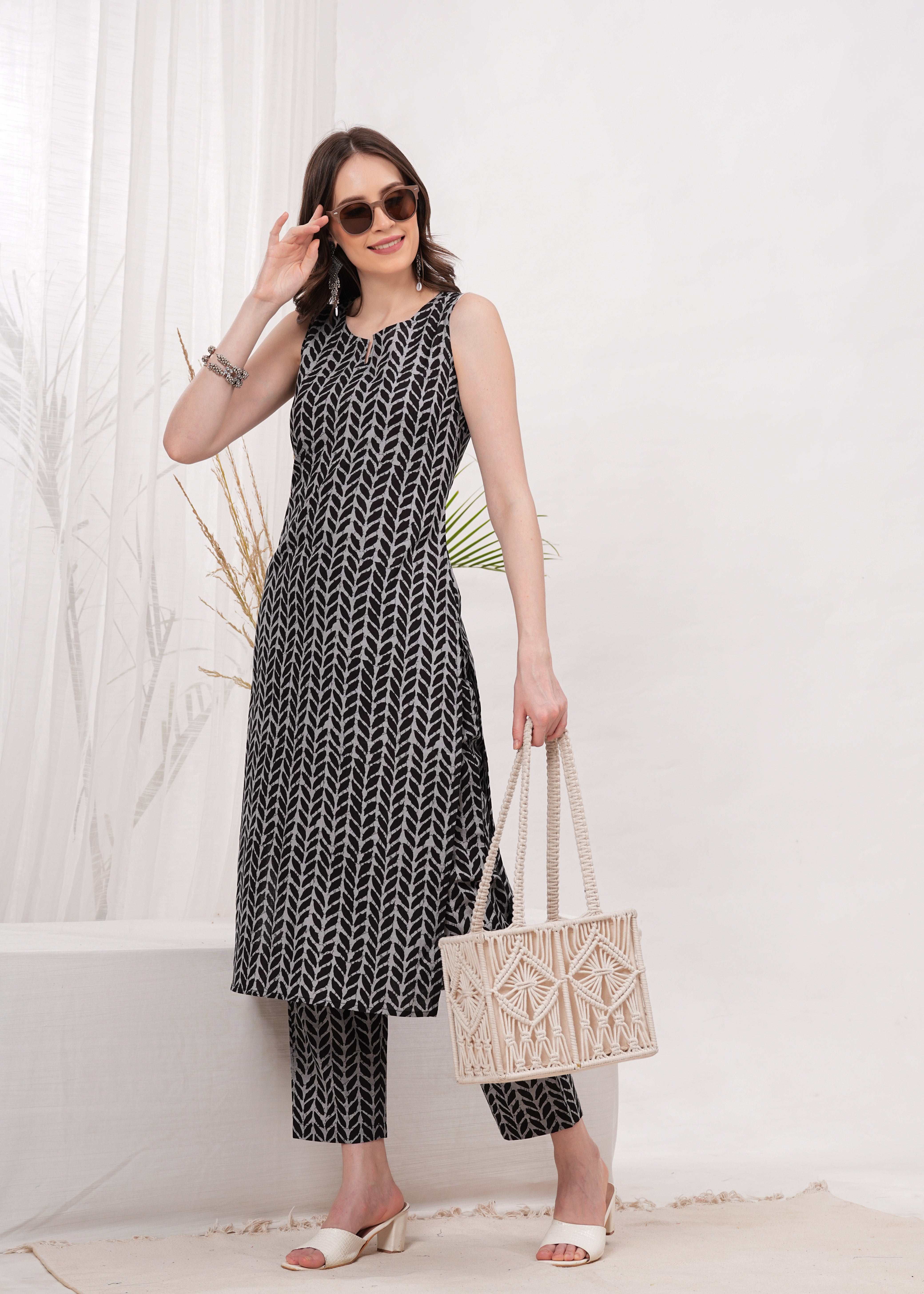 Chic Sleeveless Grey Block Print Kurta Paired with Coordinated Pants - Ideal for Casual Outings and Stylish Everyday Wear