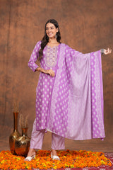 Artfully Crafted Kurta Set with Complementary Dupatta – Perfect for Showcasing Timeless Style and Cultural Charm