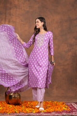 Artfully Crafted Kurta Set with Complementary Dupatta – Perfect for Showcasing Timeless Style and Cultural Charm