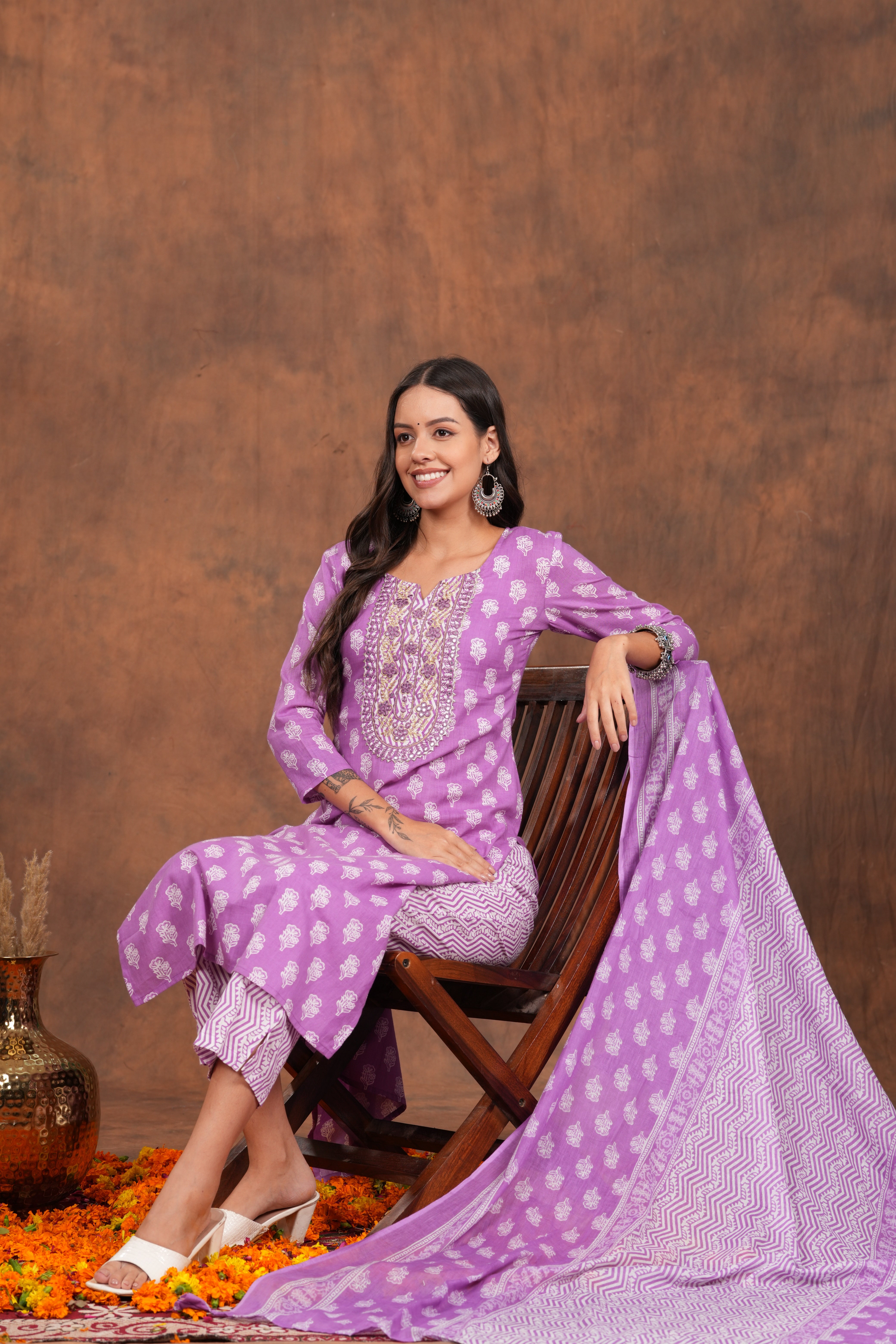 Artfully Crafted Kurta Set with Complementary Dupatta – Perfect for Showcasing Timeless Style and Cultural Charm