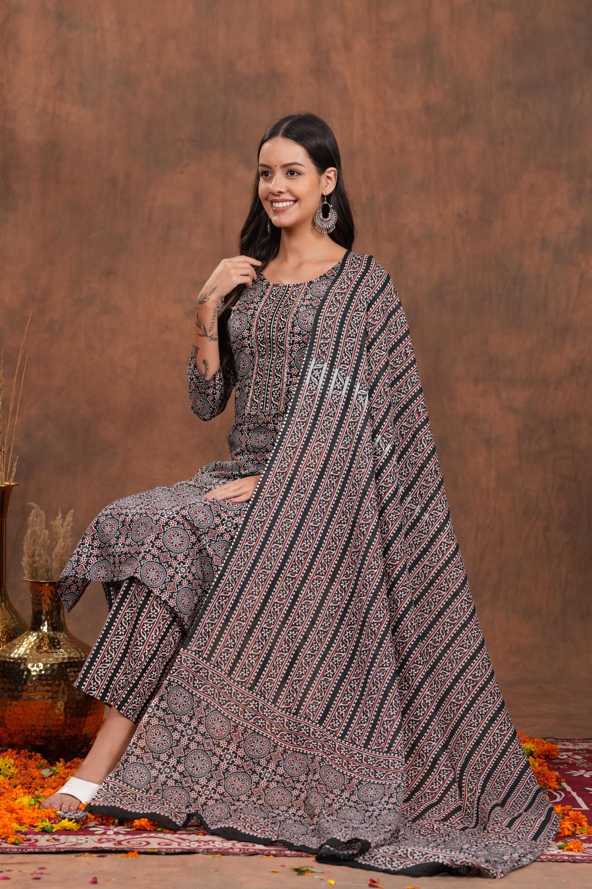 Classic Ethnic Kurta Set with Dupatta – A Must-Have for Adding Grace and Sophistication to Any Occasion